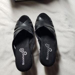 Size 61/2 black cute shoes